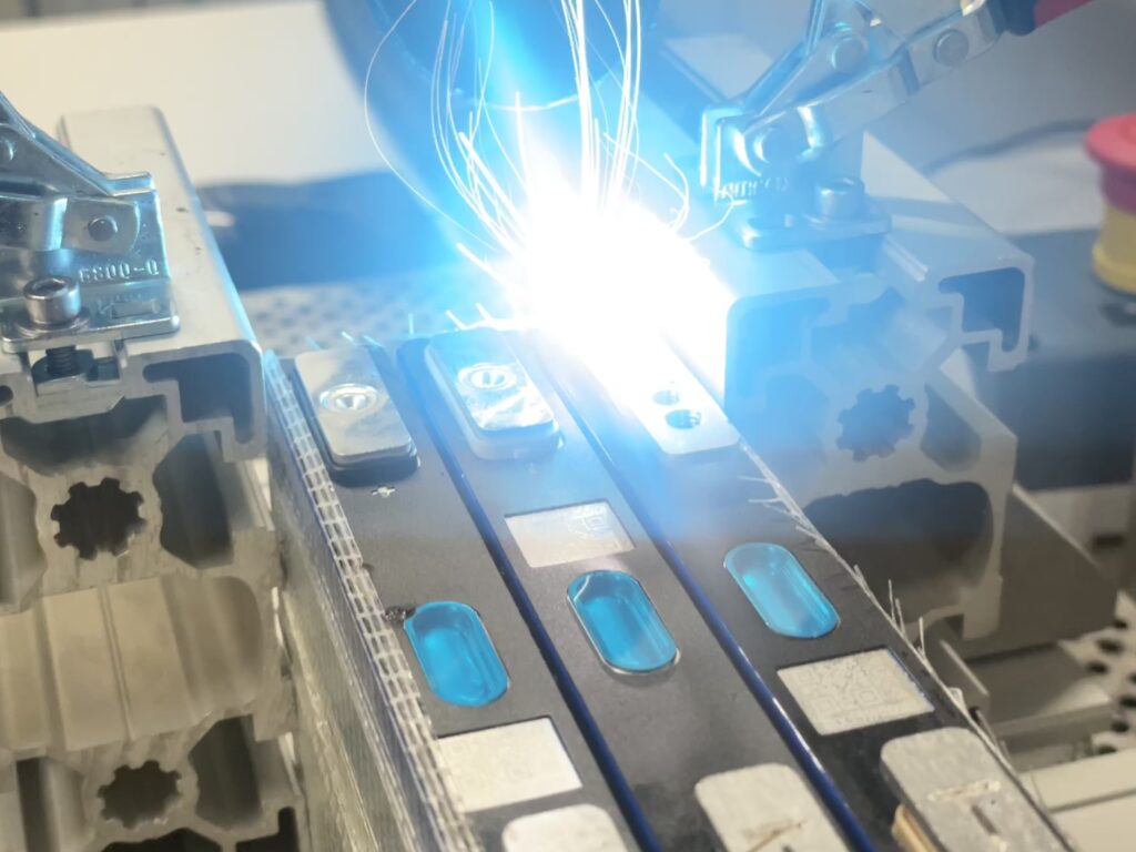 Au coeur de ce focus, découvrez notre cœur d’expertise : la conception de machine laser sur‑mesure, adaptée à tous les environnements industriels. Grâce à une maîtrise complète de la conception et de la fabrication, nous développons des équipements performants, fiables et durables